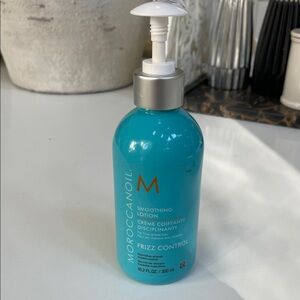 Moroccanoil Smoothing Lotion frizz control